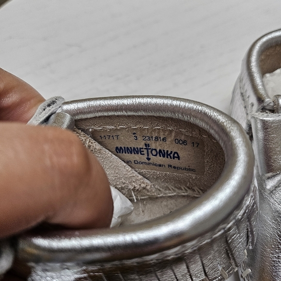 Minnetonka Infan Girl's Rosie Bootie Silver Size 3 New - Picture 2 of 12